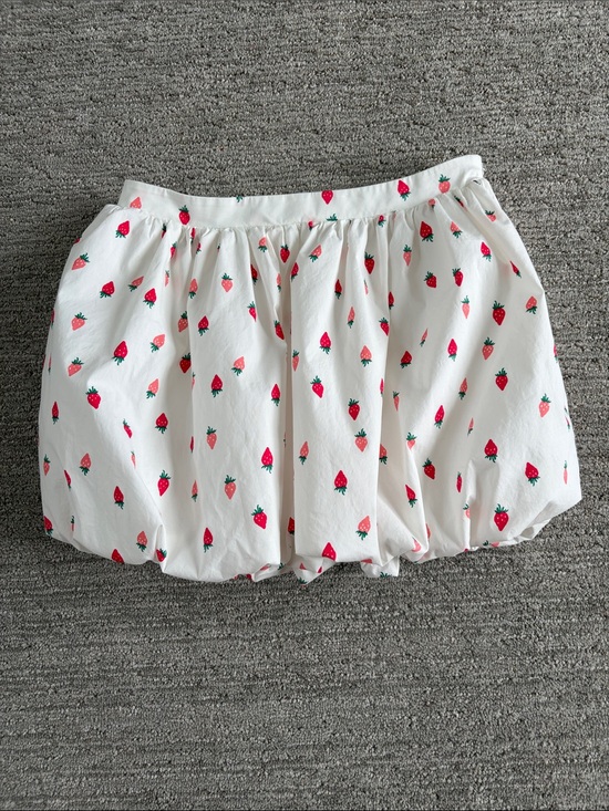 Wayf Dresses & Skirts - Wayf White Bubble Skirt with Pink Strawberry Print